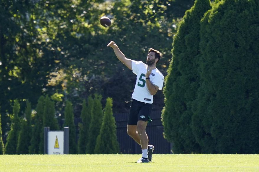 New York Jets quarterback Joe Flacco throws during practice at the NFL football team's training camp in Florham Park, N.J., Thursday, Aug. 20, 2020. (AP Photo/Seth Wenig)