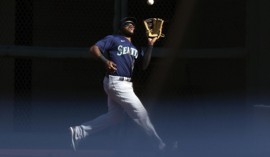 Seattle Mariners right fielder Phillip Ervin (20) makes a running catch of San Francisco Giants' Donovan Solano's fly ball during the ninth inning of a baseball game, Thursday, Sept. 17, 2020 in San Francisco. The Giants defeated the Mariners 6-4. (AP Photo/D. Ross Cameron)