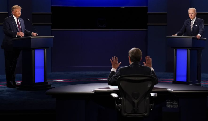 Moderator Chris Wallace of Fox News, center seated, gesturing during the first presidential debate between President Donald Trump, left, and Democratic presidential candidate former Vice President Joe Biden, right, Tuesday, Sept. 29, 2020, at Case Western University and Cleveland Clinic, in Cleveland, Ohio. (AP Photo/Patrick Semansky) 1t