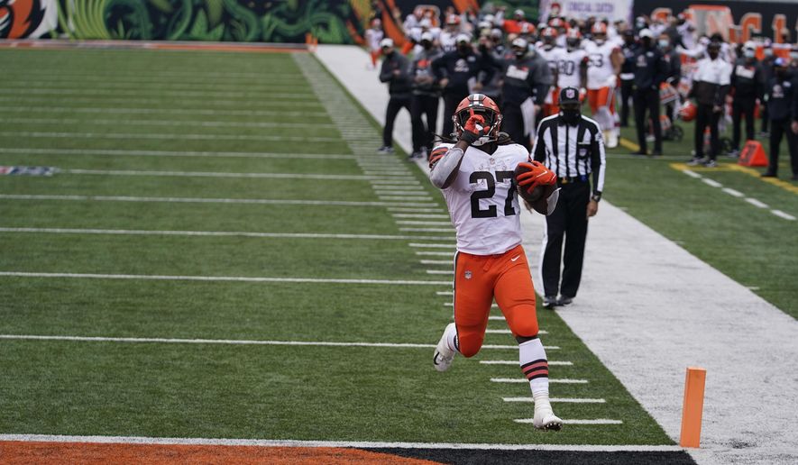 Cleveland Browns&#39; Kareem Hunt (27) goes in for a touchdown during the second half of an NFL football game against the Cincinnati Bengals, Sunday, Oct. 25, 2020, in Cincinnati. (AP Photo/Bryan Woolston)
