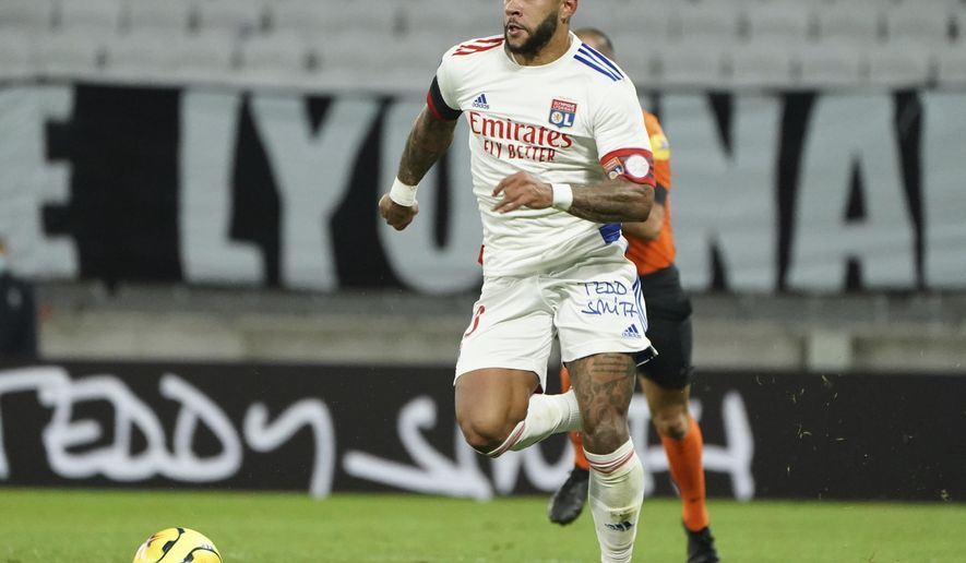 Lyon&#x27;s Memphis Depay controls the ball during the French League One soccer match between Lyon and Monaco at Groupama stadium in Decines, near Lyon, central France, Sunday, Oct. 25, 2020. (AP Photo/Laurent Cipriani)