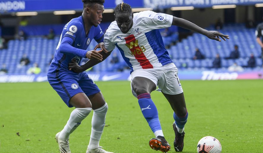 Chelsea's Callum Hudson-Odoi, left, and Crystal Palace's Mamadou Sakho fight for the ball during an English Premier League soccer match between Chelsea and Crystal Palace at Stamford Bridge stadium in London, Saturday, Oct. 3, 2020. (Neil Hall/ Pool via AP)