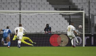 Marseille&#39;s Dimitri Payet shoots a penalty to score the first goal of his side during the Champions League group C soccer match between Olympique Marseille and Olympiacos at the Velodrome stadium in Marseille, southern France, Tuesday, Dec. 1, 2020. (AP Photo/Daniel Cole)