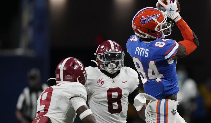 Florida tight end Kyle Pitts (84) makes the catch ahead of Alabama linebacker Christian Harris (8) during the second half of the Southeastern Conference championship NCAA college football game, Saturday, Dec. 19, 2020, in Atlanta. (AP Photo/Brynn Anderson)
