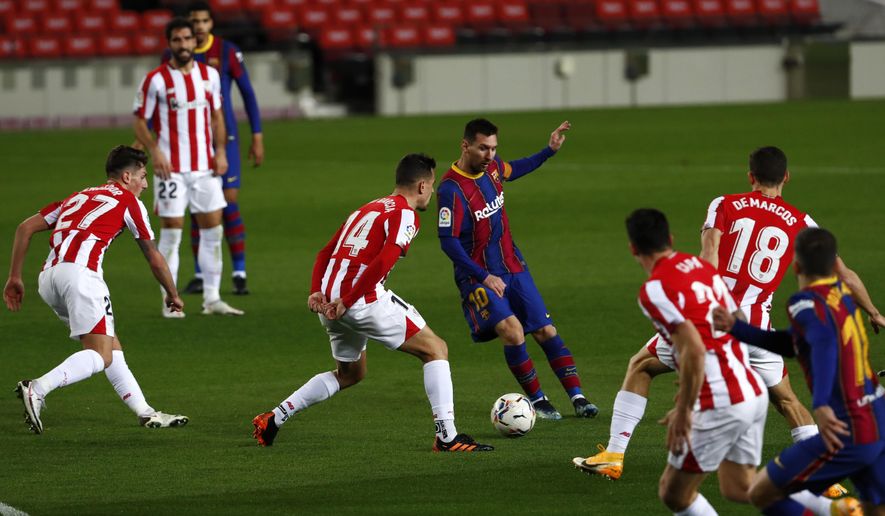 Barcelona&#39;s Lionel Messi, center, plays the ball during the Spanish La Liga soccer match between FC Barcelona and Athletic Bilbao at the Camp Nou stadium in Barcelona, Spain, Sunday, Jan. 31, 2021. (AP Photo/Joan Monfort)