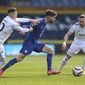 Chelsea&#x27;s Christian Pulisic, right, challenges for the ball with Leeds United&#x27;s Ezgjan Alioski during the English Premier League soccer match between Leeds United and Chelsea at Elland Road stadium, in Leeds, England, Saturday, March 13, 2021.(Laurence Griffiths/Pool via AP)