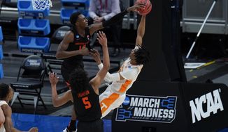 Oregon State forward Warith Alatishe (10) blocks a Tennessee guard Keon Johnson (45) shot during the first half of a first round game at Bankers Life Fieldhouse in the NCAA men&#39;s college basketball tournament in Indianapolis,Friday, March 19, 2021. (AP Photo/Paul Sancya)