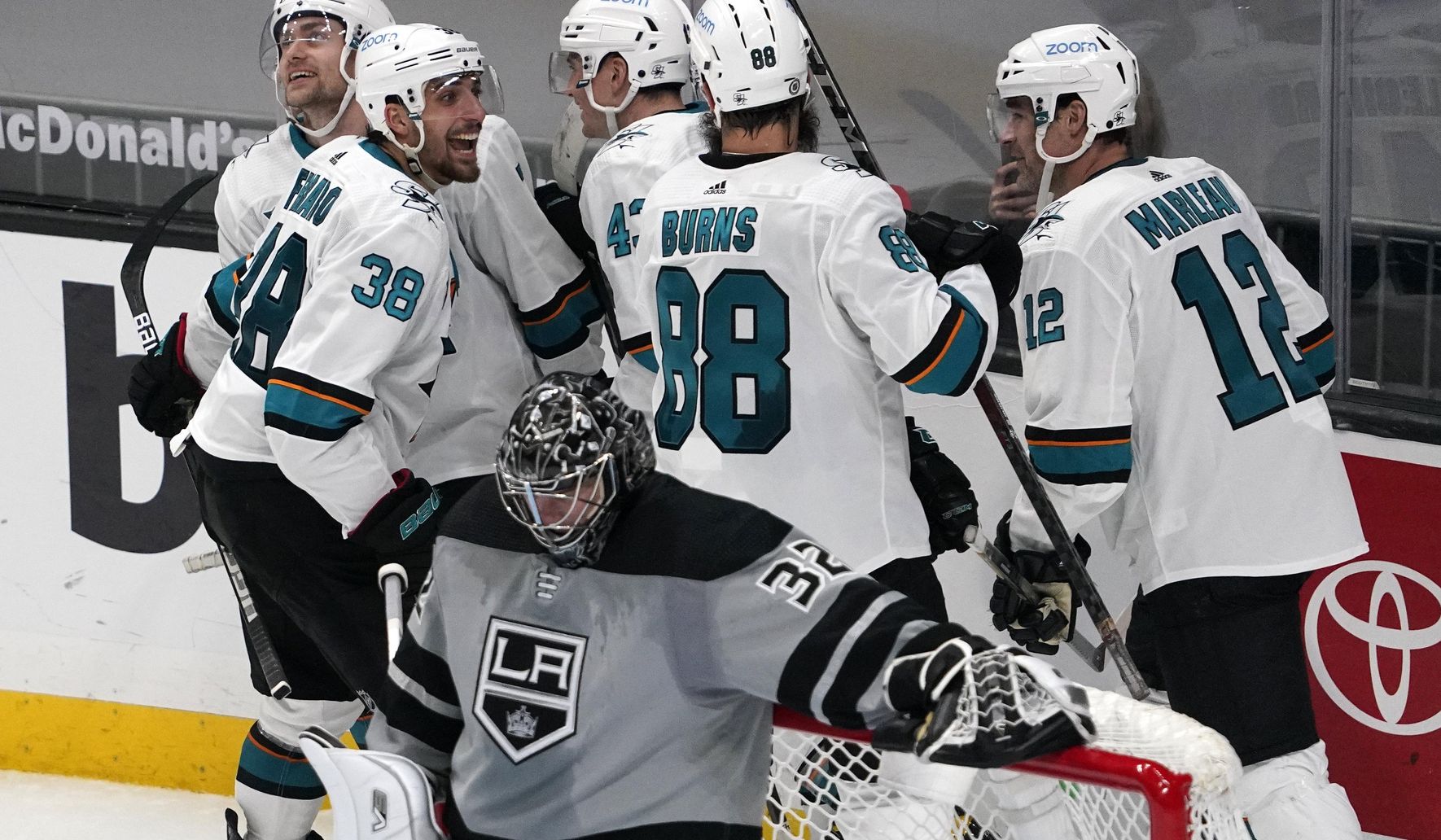 Gambrell scores as Sharks beat Kings for 4th straight win
