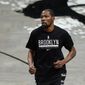 Brooklyn Nets&#39; Kevin Durant works out before an NBA basketball game against the New Orleans Pelicans Wednesday, April 7, 2021, in New York. (AP Photo/Frank Franklin II)