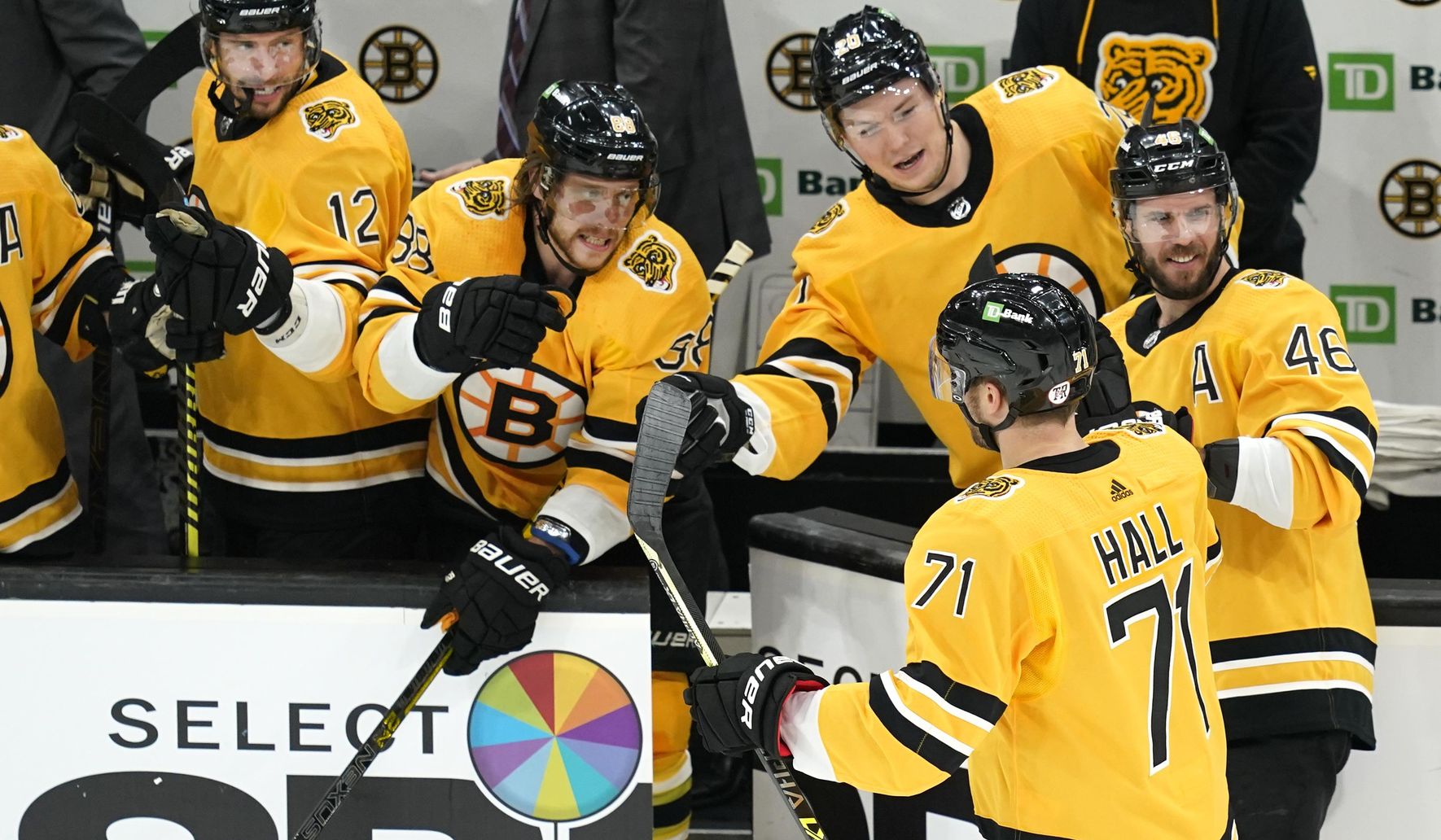 Hall, Rask lead Bruins past Islanders 4-1