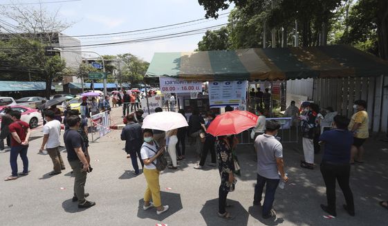Peoples line up for a coronavirus test in Bangkok, Thailand, Friday, April 23, 2021. Thailand’s health authorities announced Friday they have confirmed just over 2000 new COVID-19 cases, a new daily record that brings the country&#39;s total to 50,183. (AP Photo/Nathatida Adireksarn)