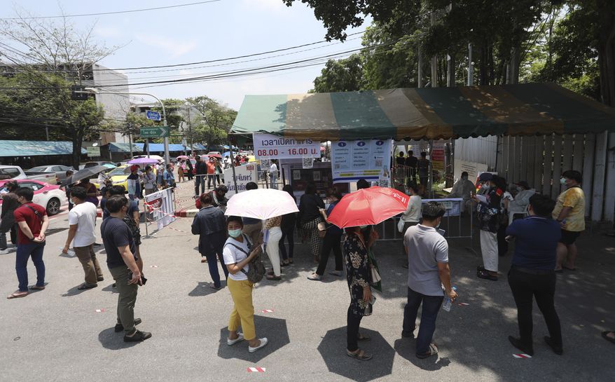Peoples line up for a coronavirus test in Bangkok, Thailand, Friday, April 23, 2021. Thailand’s health authorities announced Friday they have confirmed just over 2000 new COVID-19 cases, a new daily record that brings the country&#39;s total to 50,183. (AP Photo/Nathatida Adireksarn)