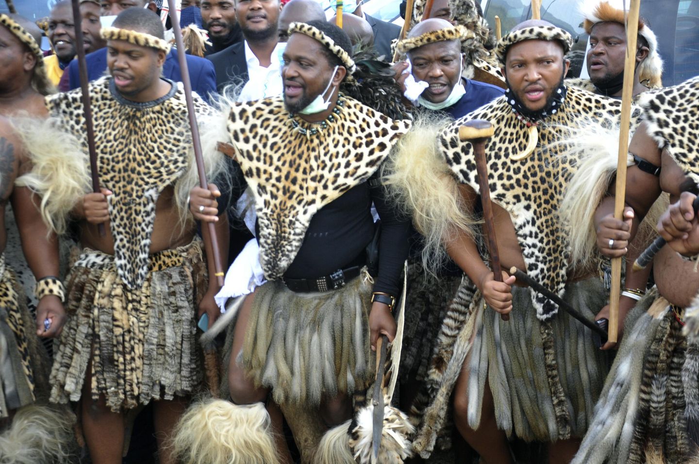 South Africa's royal scandal: New Zulu king's claim disputed thumbnail