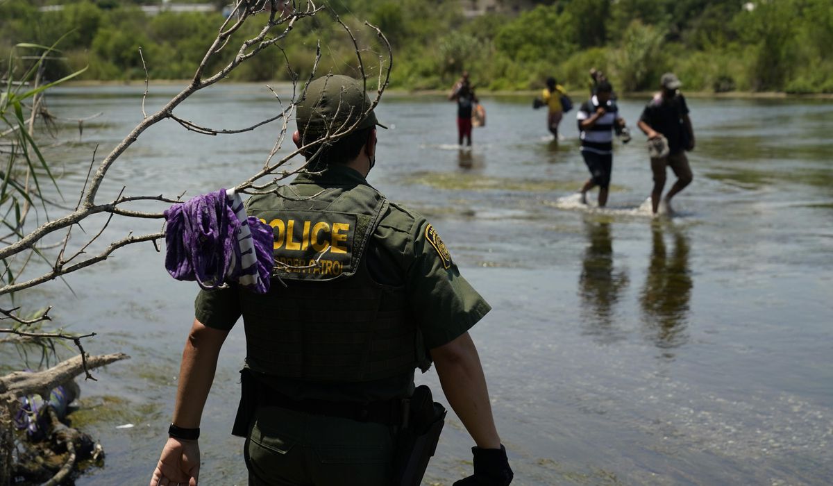 NextImg:DHS renews deportation amnesty for 350,000 migrants