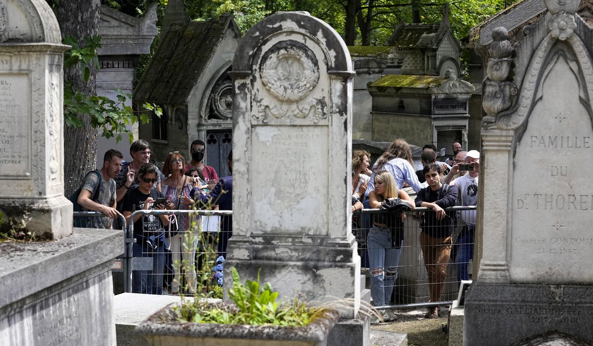 NextImg:Bust of Jim Morrison stolen from Paris cemetery found by authorities by chance