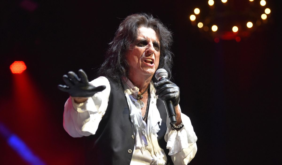 NextImg:Alice Cooper re-ups his presidential campaign