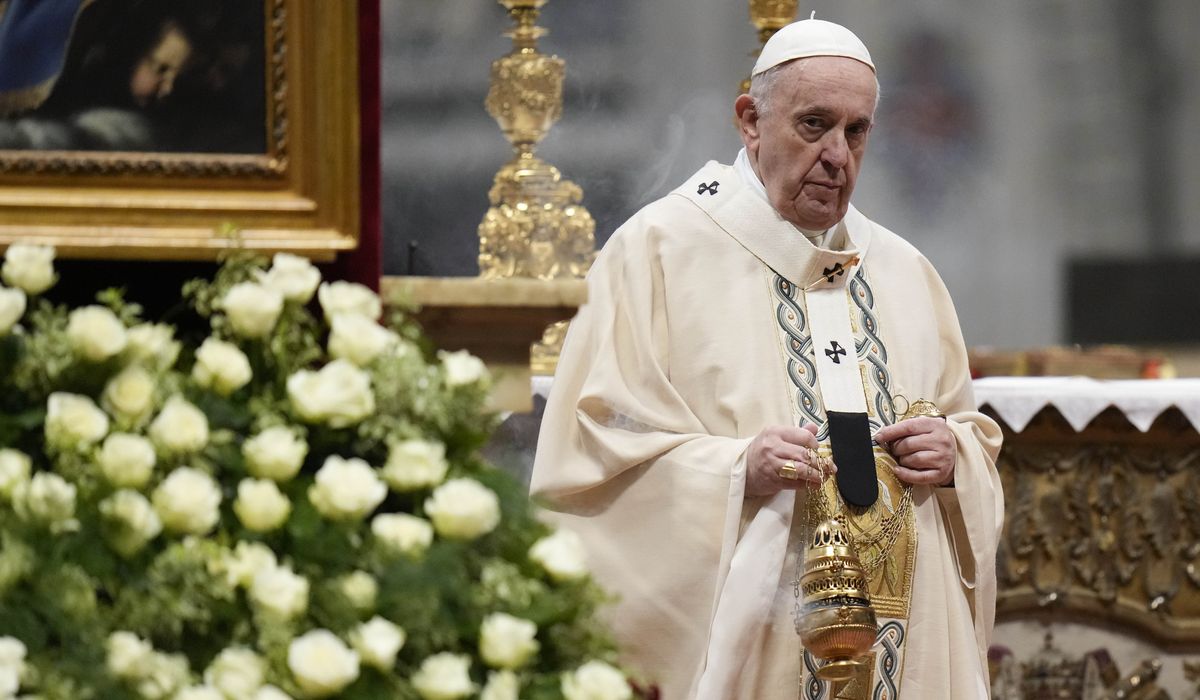 Photo of Pápež František apeloval na sociálne siete, aby prestali s falošnými správami „v mene Boha“.