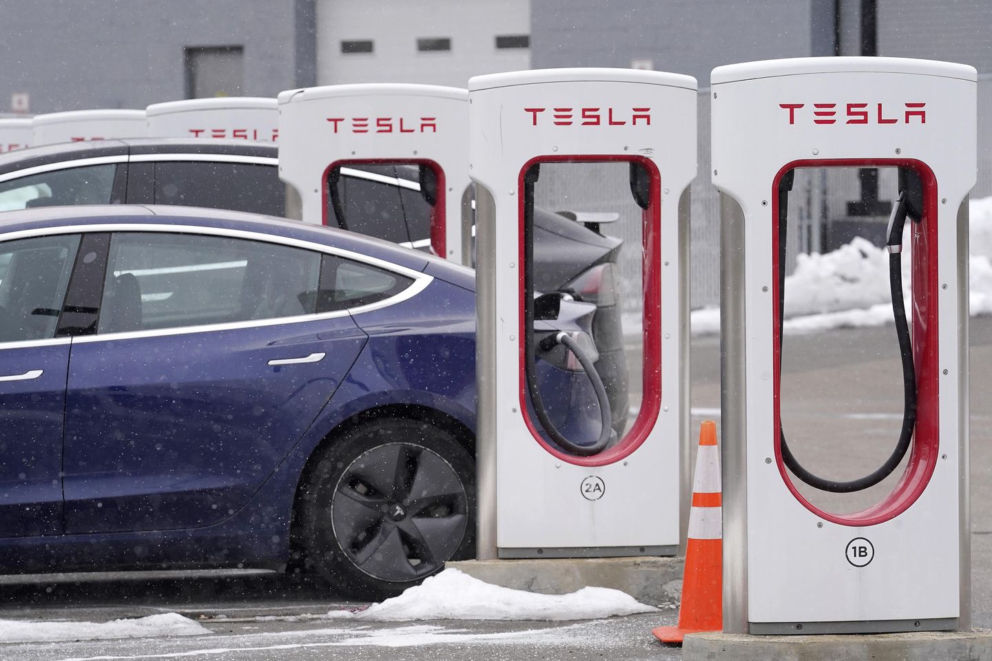 Tesla positioned to cash in on Biden's $7.5 billion handout for building EV charging stations thumbnail