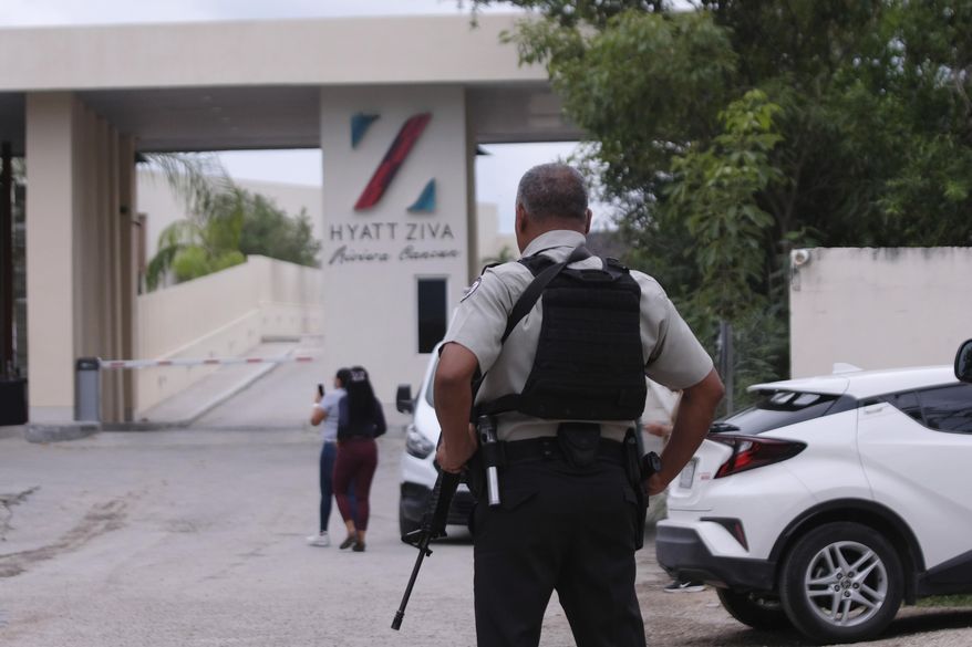 Mexican government forces guard the entrance of a resort hotel in this file photo. (AP Photo/Karim Torres)