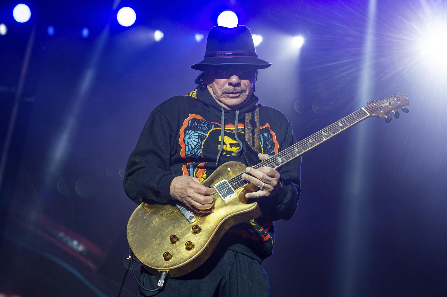 Carlos Santana apologizes for gender comment made at concert, then deletes and reposts new note