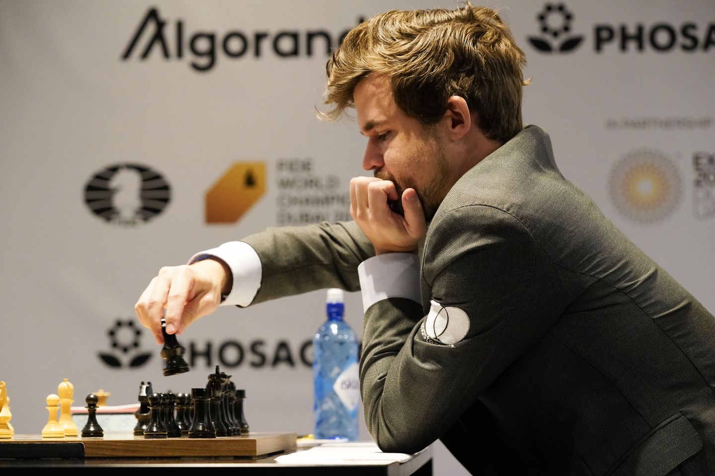 Dünya satranç şampiyonu Magnus Carlsen, tacı bırakıyor