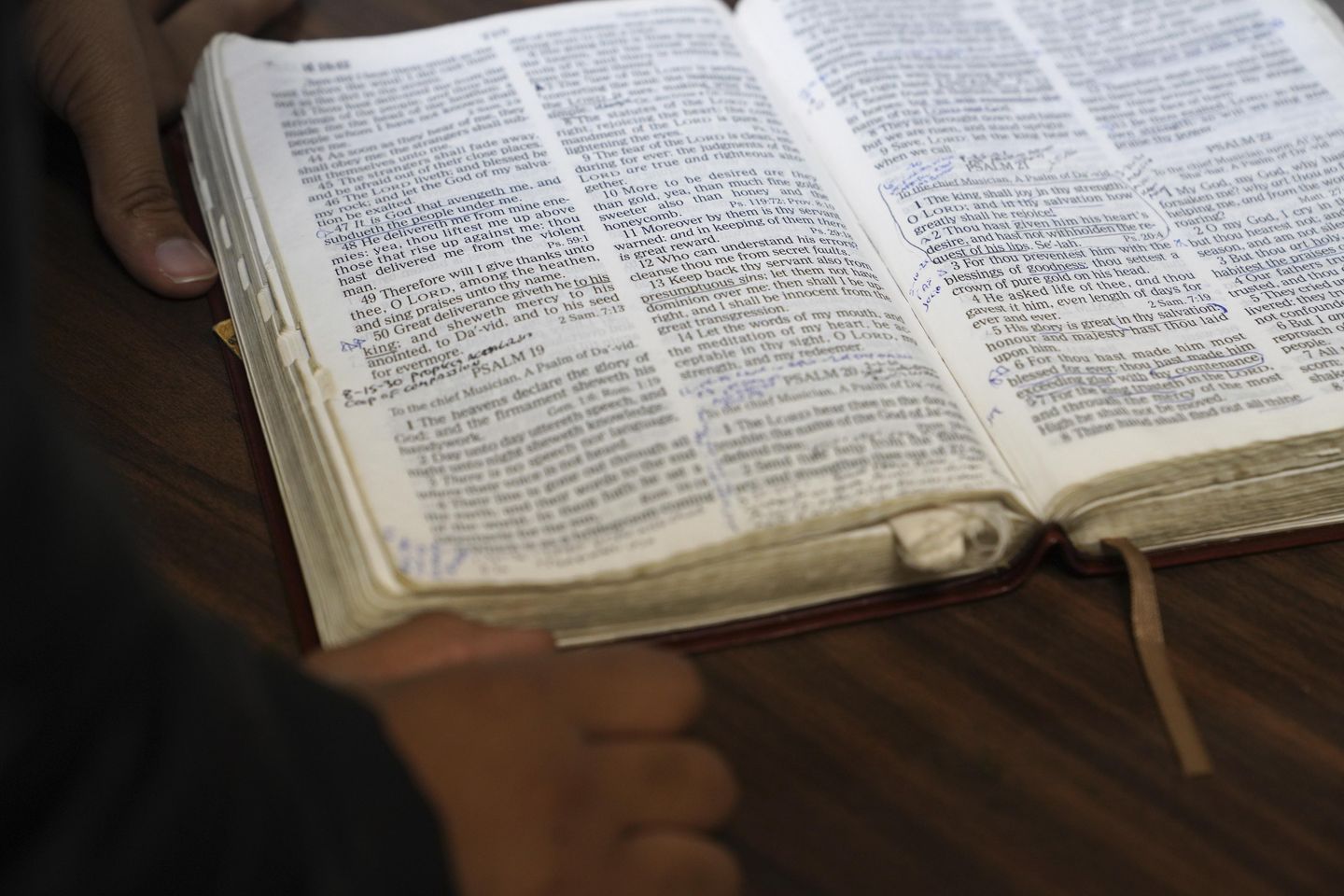 Preadolescente quedó ensangrentado y retorciéndose después de ‘exorcismo’ en campamento bíblico, según informe