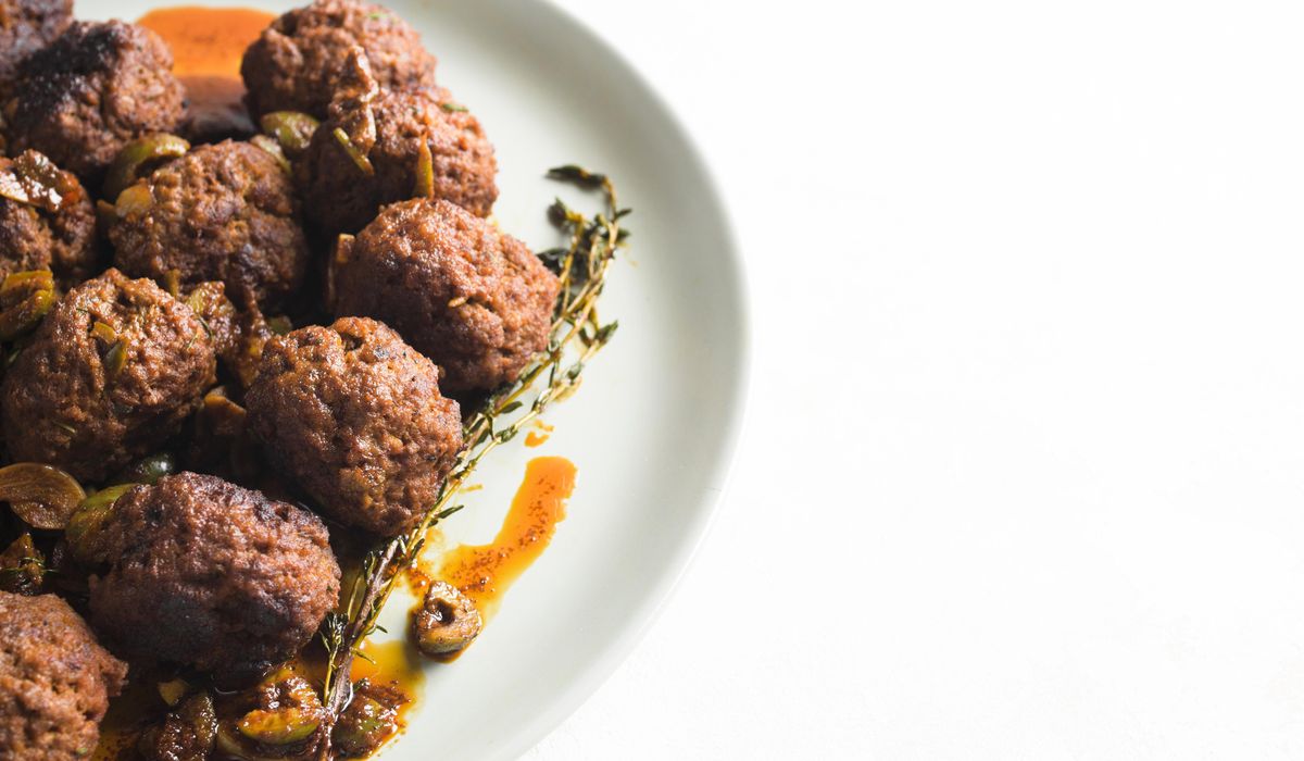 NextImg:Layer elegant, bold flavors for tasty Spanish-style meatballs