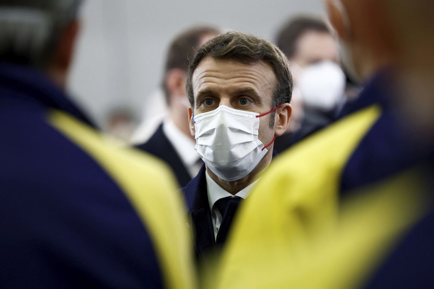 La nueva ley de pandemia de Francia prohibirá a las personas no vacunadas acceder a lugares públicos