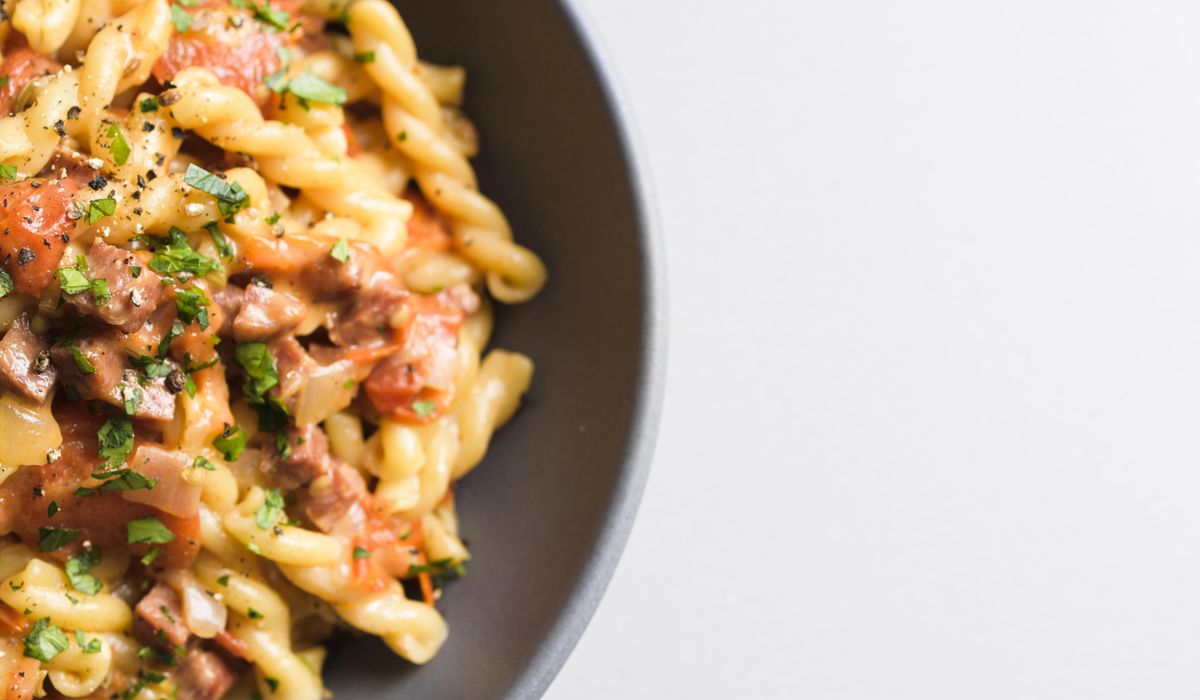 NextImg:Stop throwing out your pasta water: Gemelli with tomatoes, salami and fontina