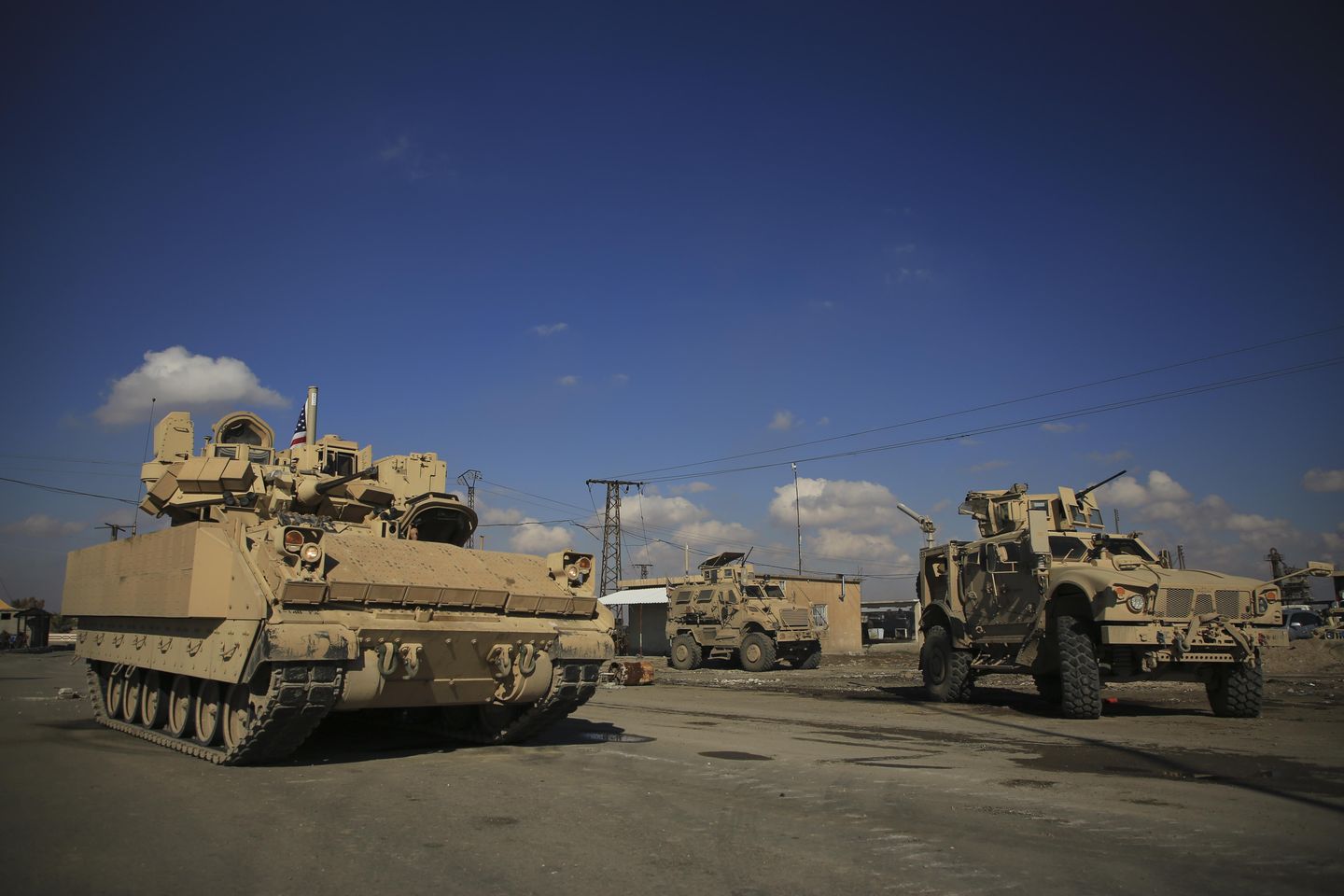 ABD askerleri Suriye'de IŞİD'e karşı üsse topçu saldırısında yaralandı