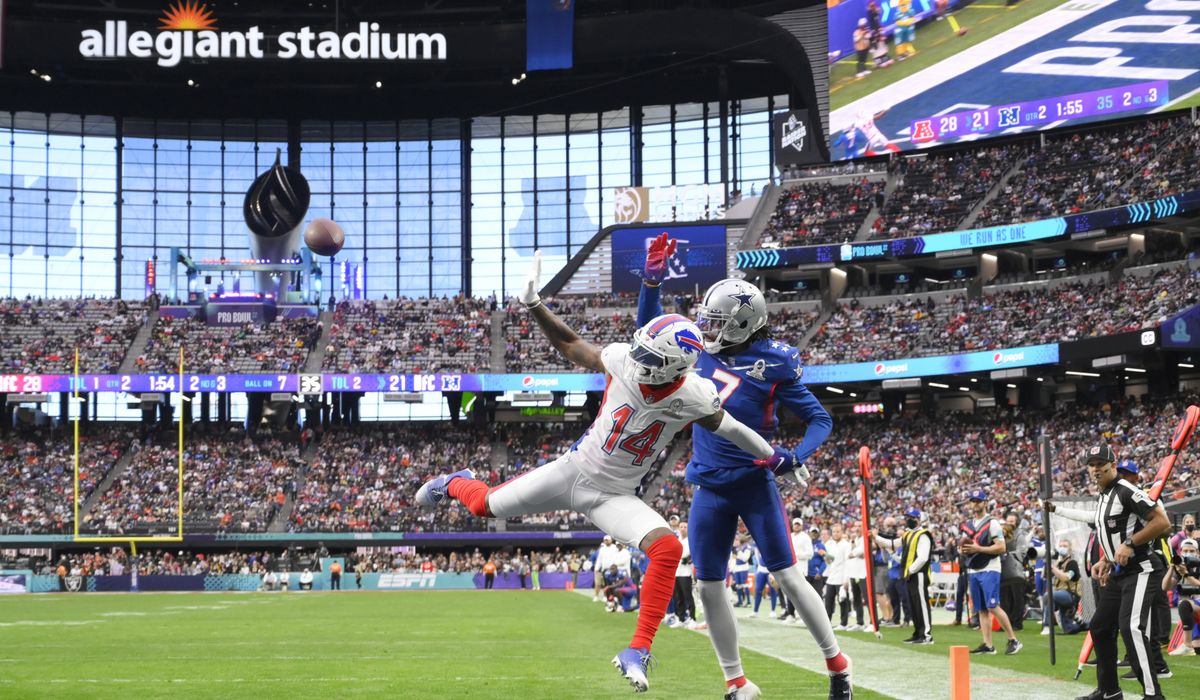 Justin Herbert, Maxx Crosby send AFC to 41-35 win in Pro Bowl's return 3 Pro Bowl Football 79578.jpg bc876 c0 0 5295