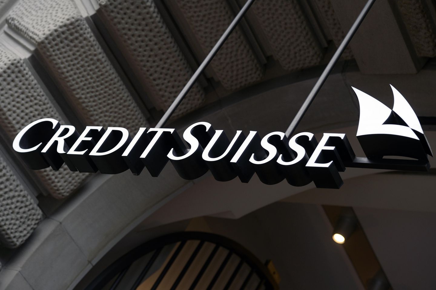 Suudiler daha fazla yardım teklif etmeyi reddettikten sonra Credit Suisse tankının hisseleri