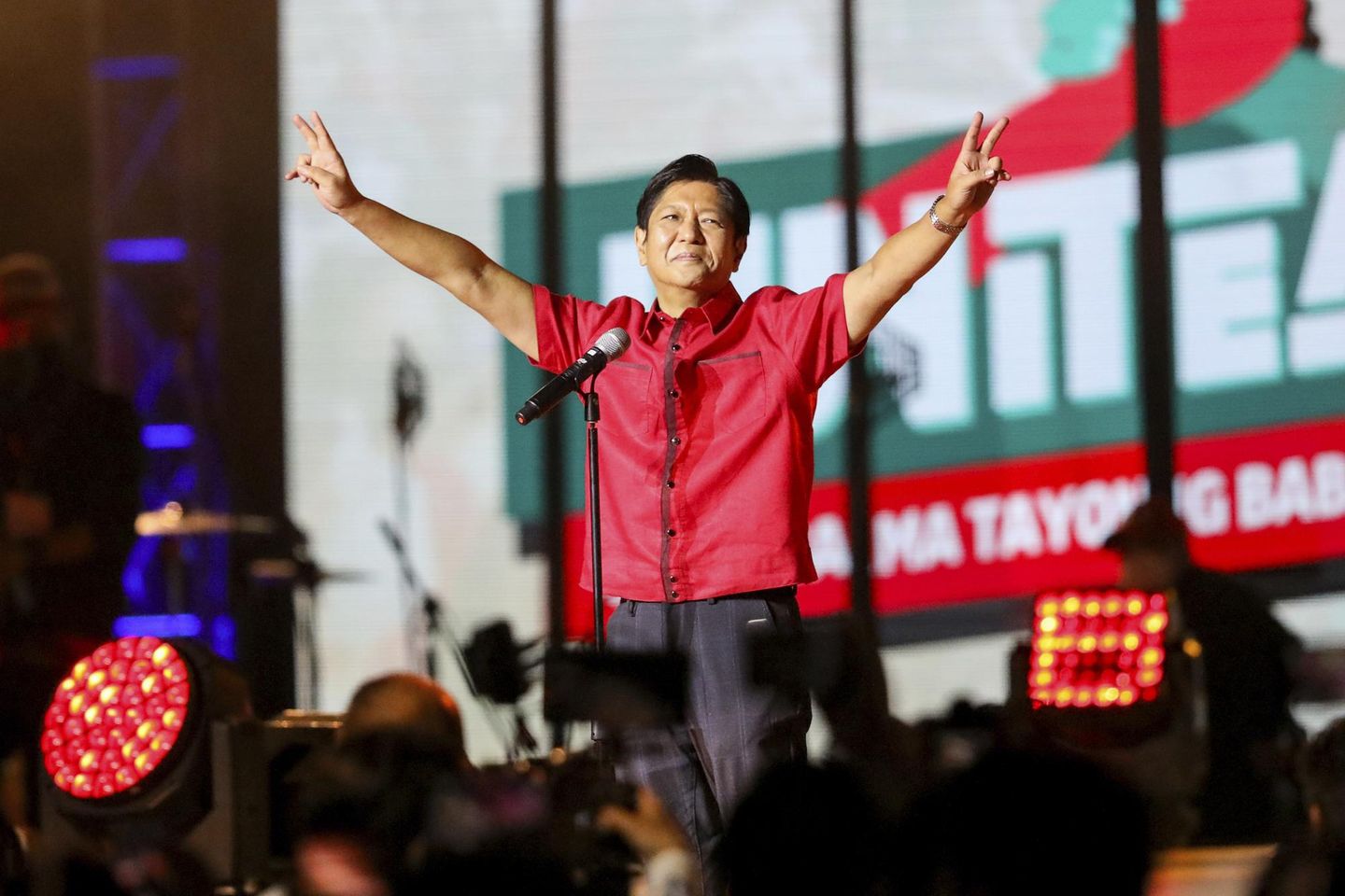 Oğul da ayağa kalktı: Filipinler başka bir Marcos'u başkan olarak ağırladı