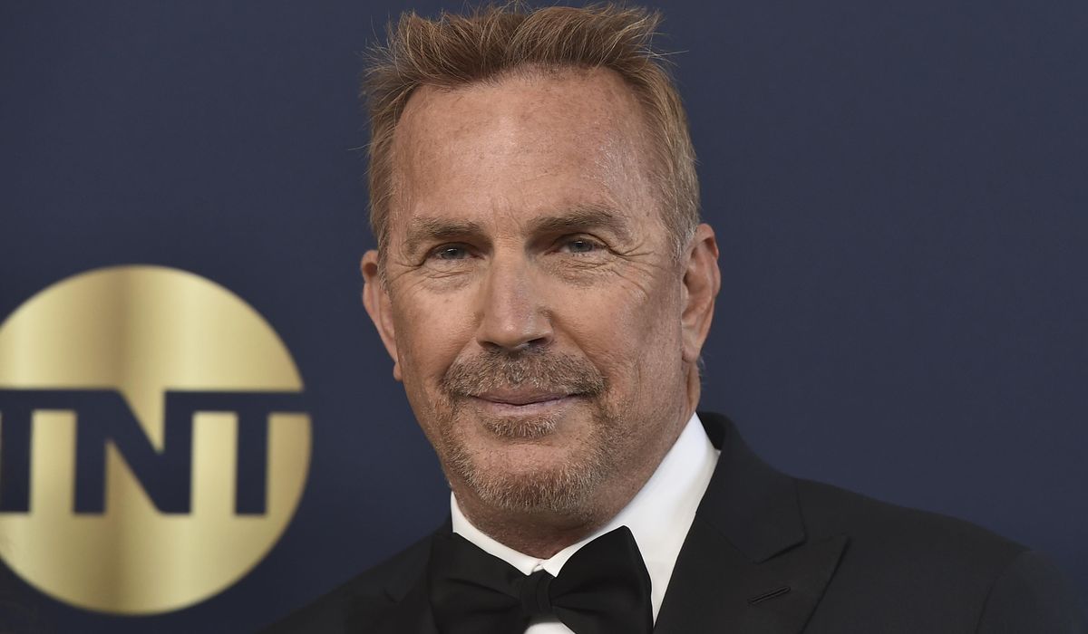 NextImg:Kevin Costner lauds Liz Cheney despite Trump win: ‘We should applaud her. We should protect her’