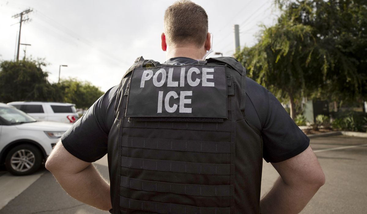 NextImg:DHS announces curfew for some illegal immigrants out on catch-and-release