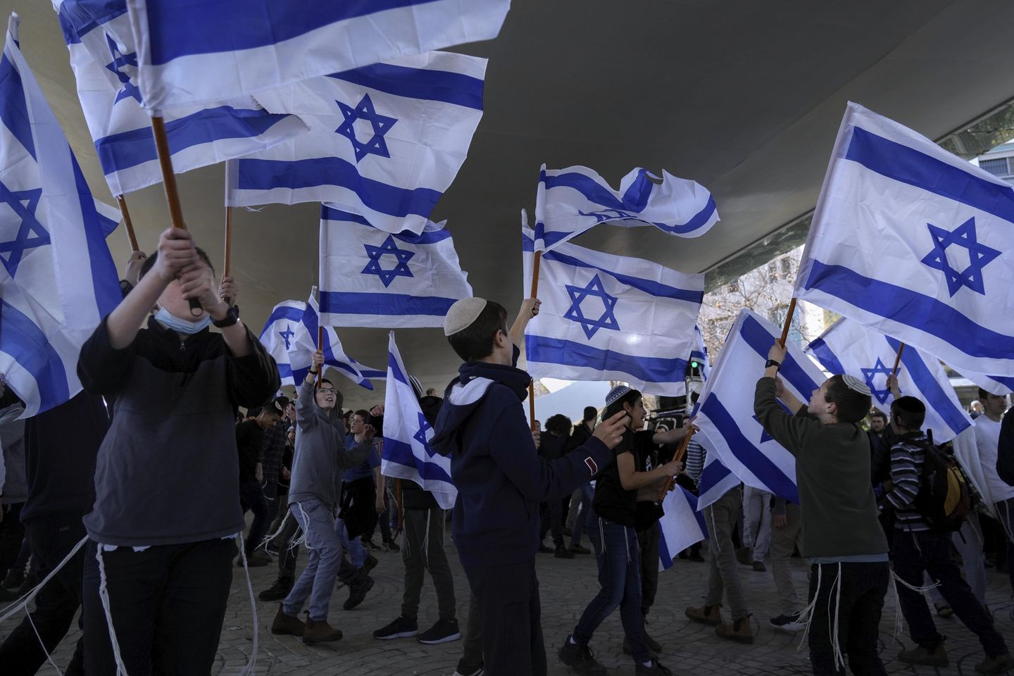 Palestinians, Israelis both gain in Americans' esteem, survey finds