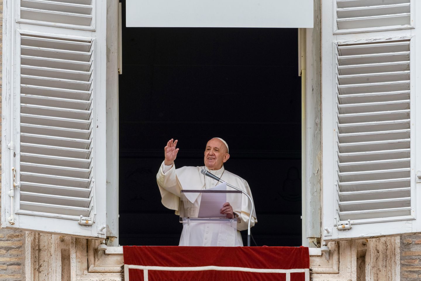 Papa Francis, insanlık tarihini silmeden önce dünyanın savaşı silmesini istiyor