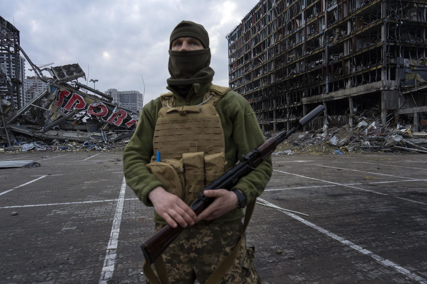 Rusya, küçülme sözü vermesine rağmen Ukrayna şehirlerini bombaladı
