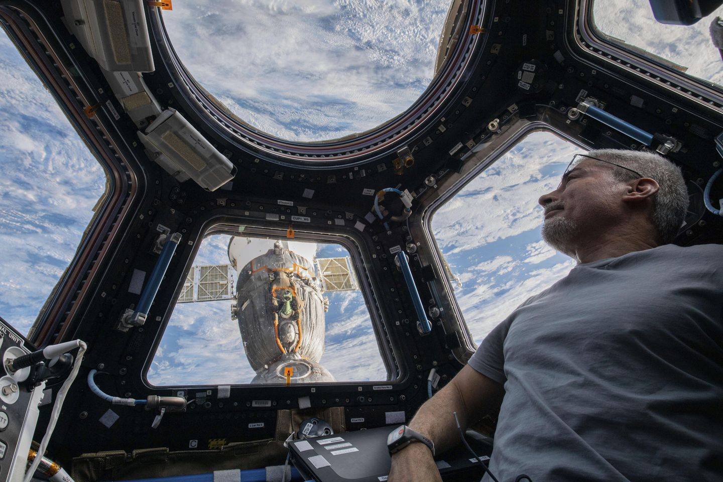 ABD'li astronot, Rus kapsülünde rekor uzunluktaki uzay uçuşunu bitirdi