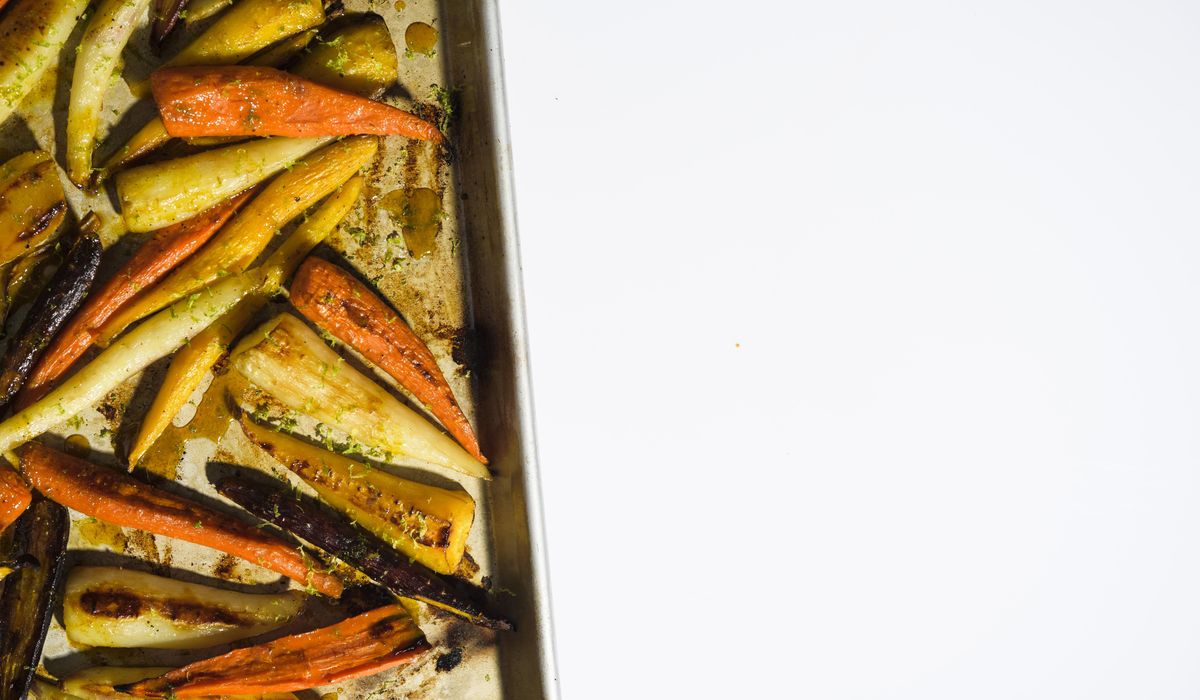 NextImg:Turmeric honey adds warm, sweet notes to roasted carrots