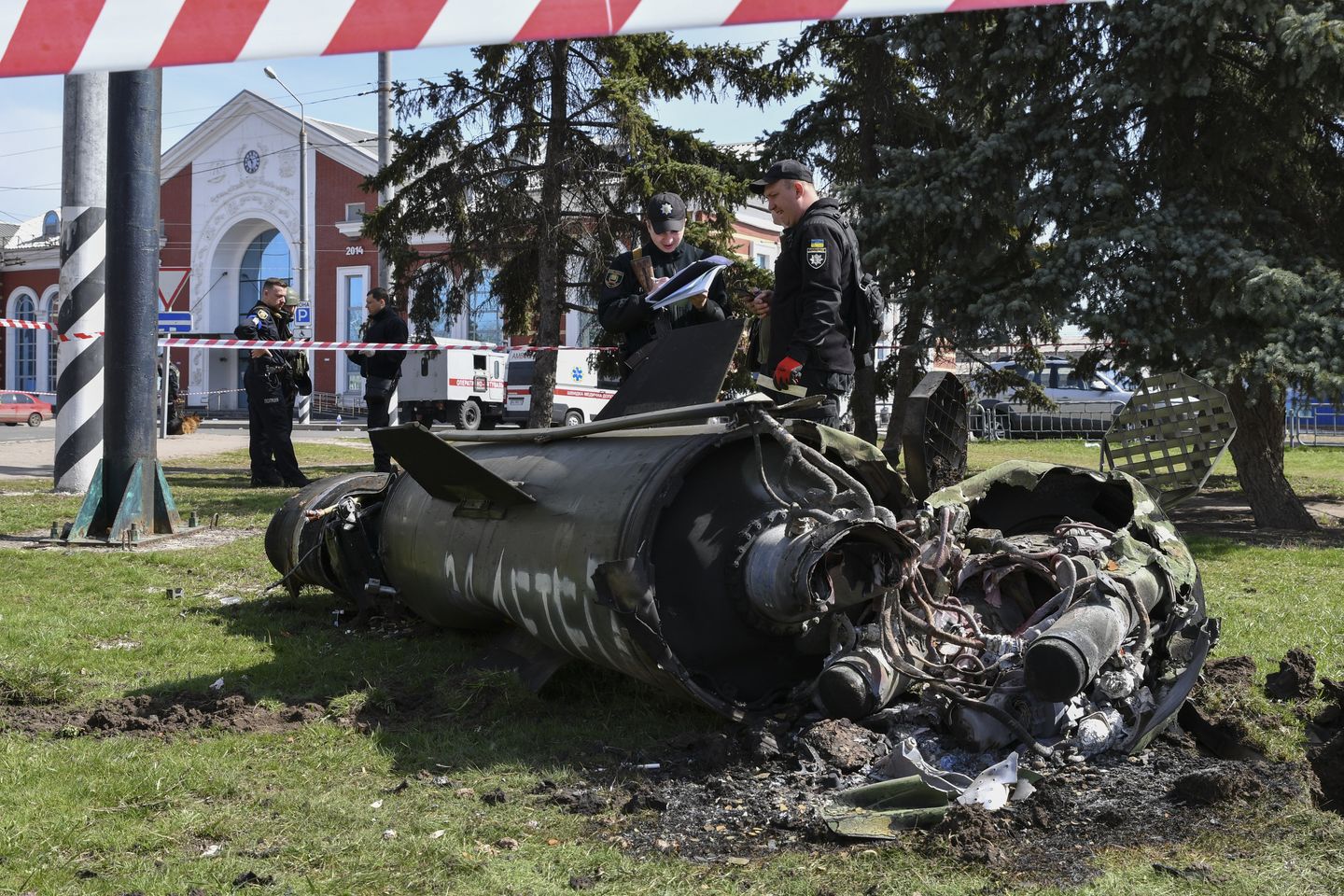 Zelenskyy, tren istasyonunda ölümcül Rus füze saldırısını kınadı