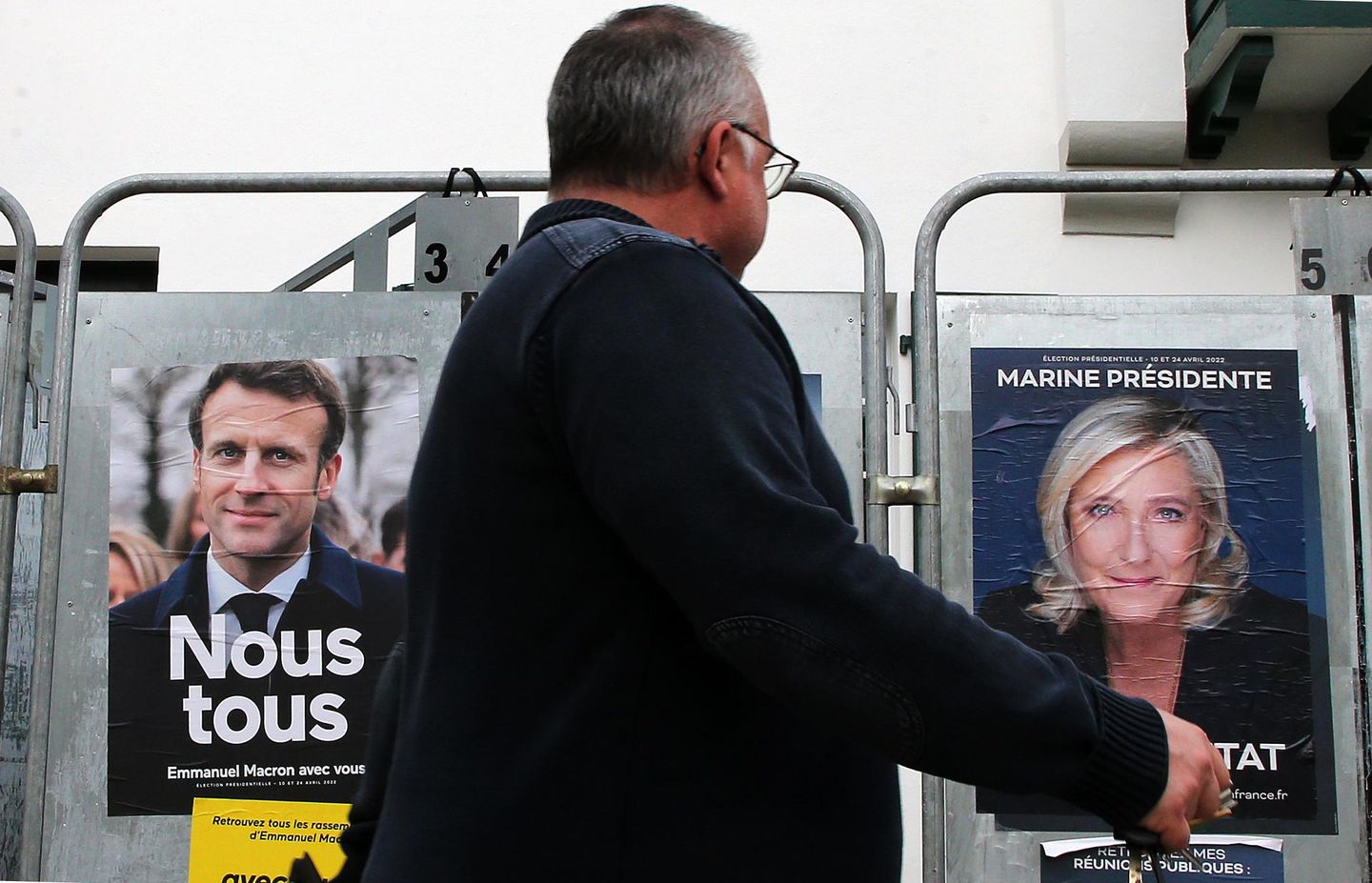 Macron, aşırı sağ rakibin oylamadan önce kapanmasından emin