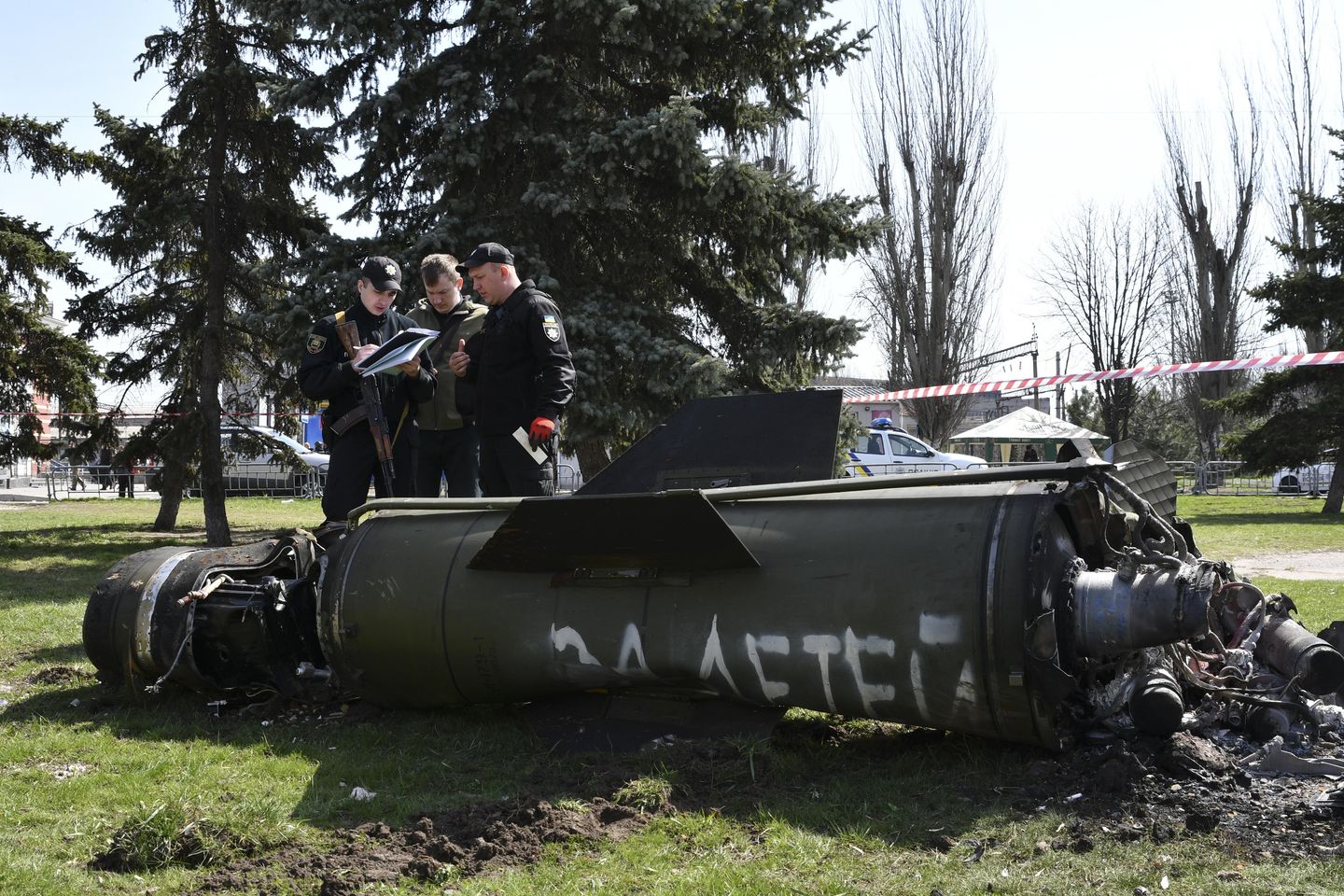 Ölümcül istasyon saldırısının ardından daha fazla sivil doğu Ukrayna'dan kaçıyor