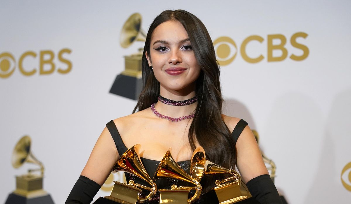 NextImg:Olivia Rodrigo gives fans free emergency contraceptive pills, condoms at St. Louis concert