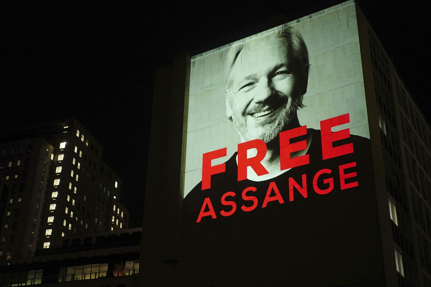 Hakim, Assange'ın iade kararını İngiltere hükümetine gönderdi