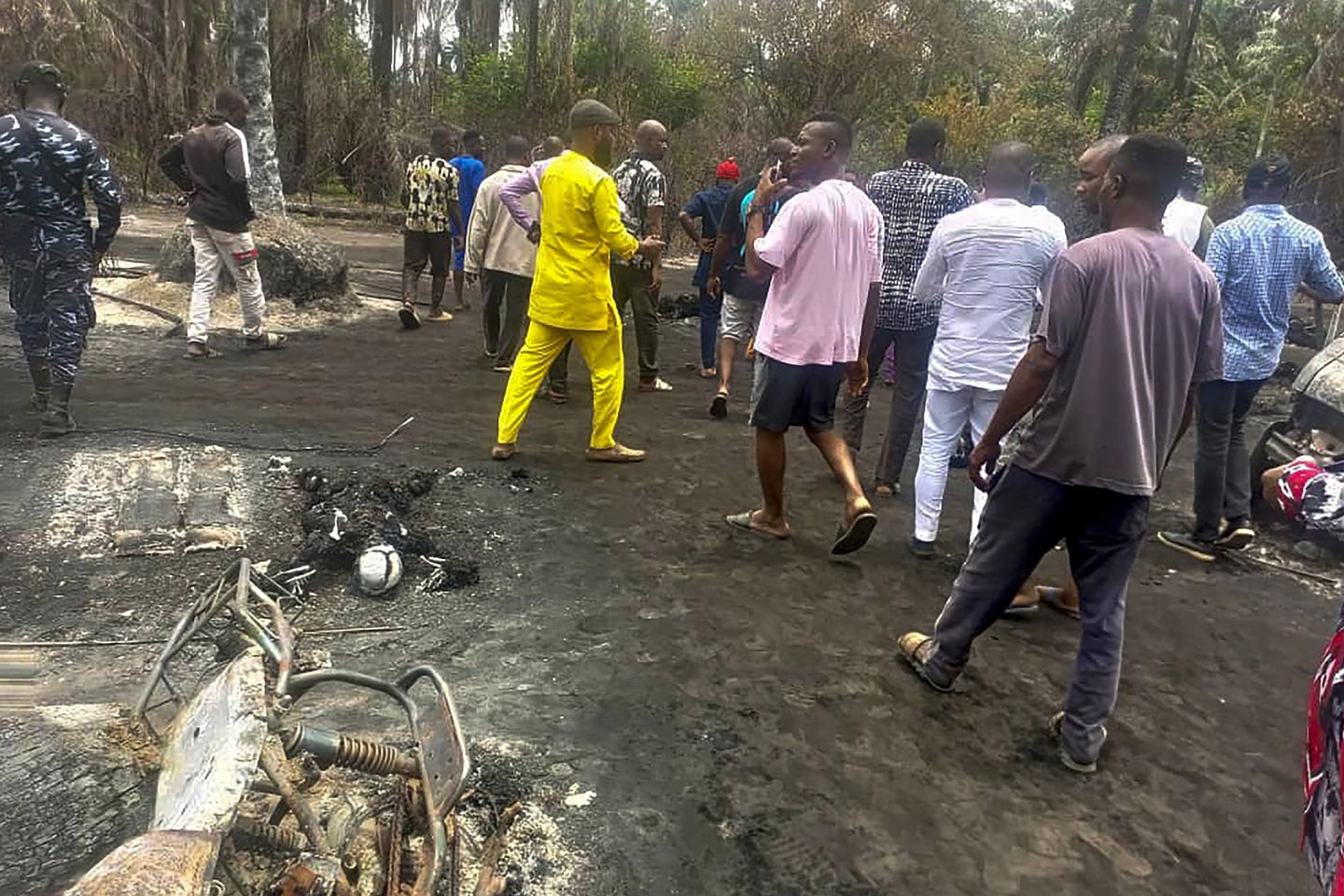 Nijerya rafinerisinde meydana gelen patlamada 100 kişi öldü