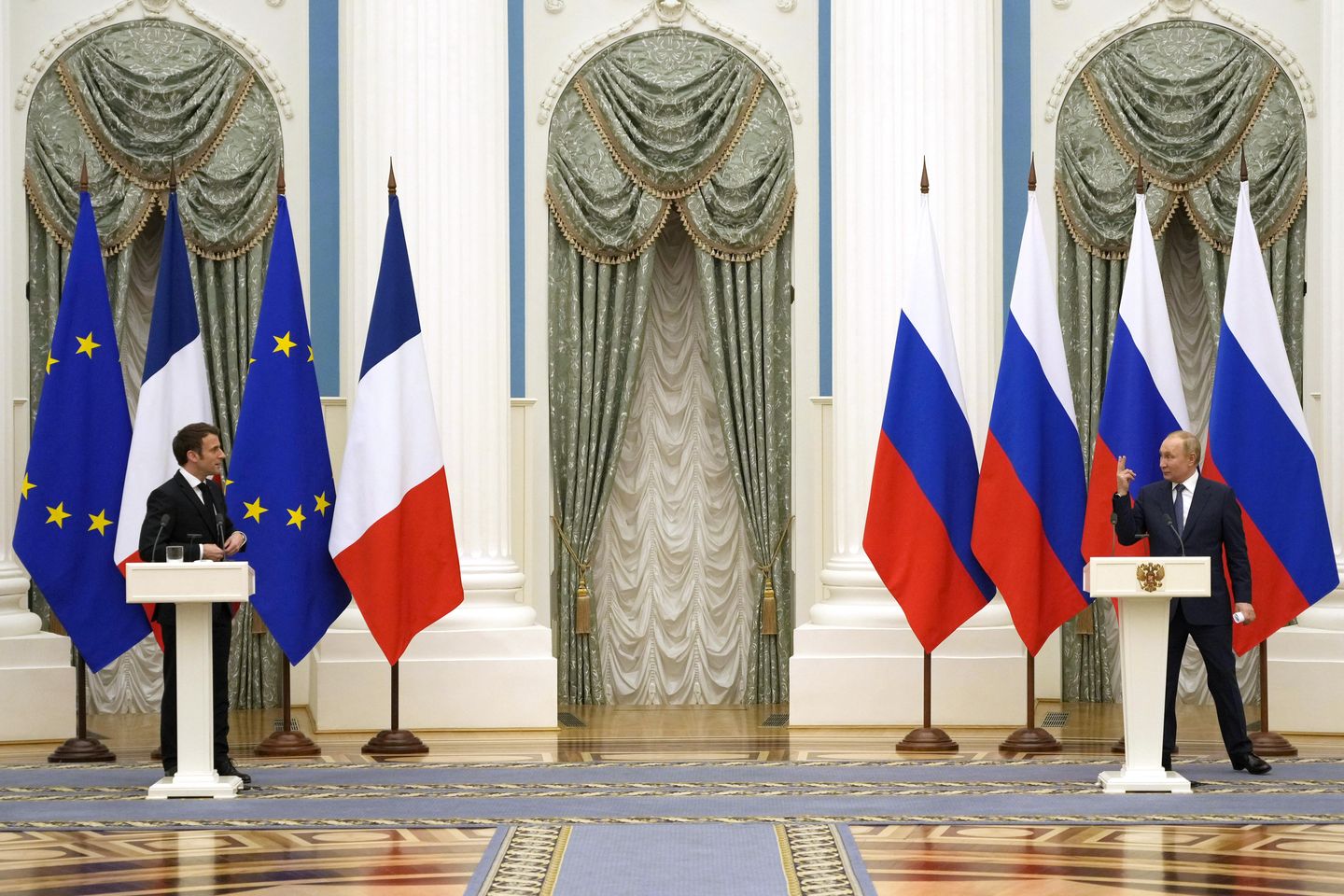 Fransa'nın muzaffer Emmanuel Macron silahlarını artırıyor, Ukrayna'daki hisseleri artırıyor
