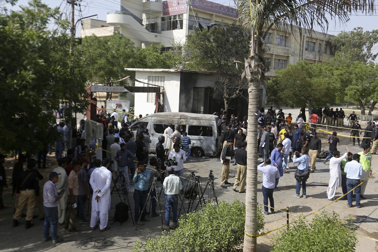 Pakistan'ın güneyinde intihar saldırısında 3 Çinli sürücü öldü