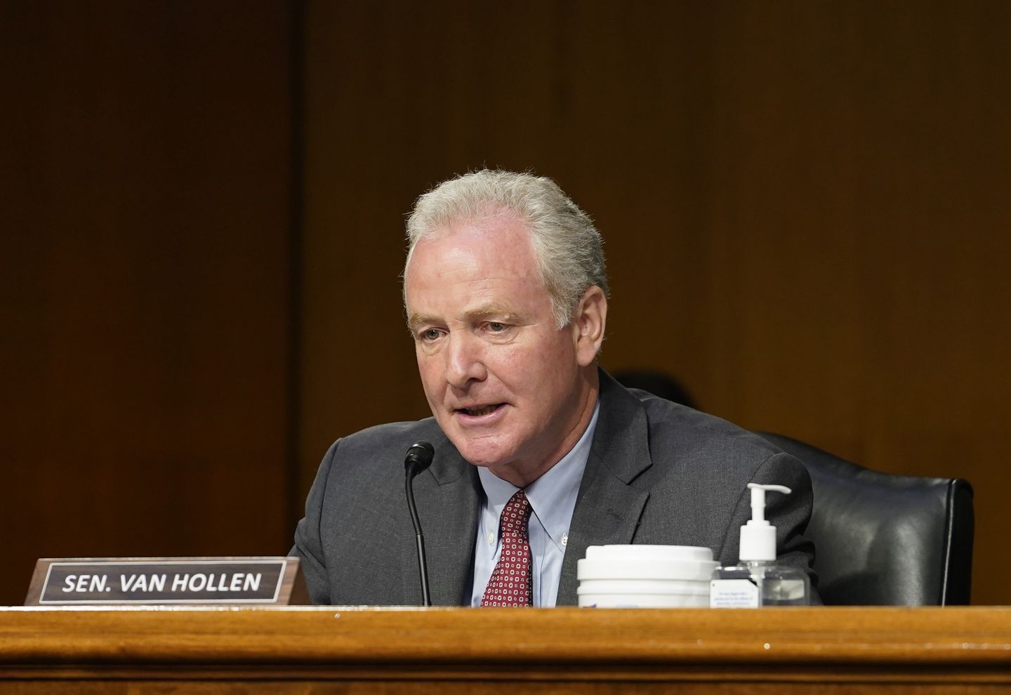 El senador Chris Van Hollen sufre un derrame cerebral leve