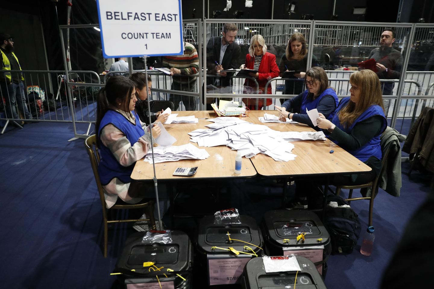 Sinn Fein, Kuzey İrlanda oylamasını kazanırken 'yeni dönemi' selamlıyor